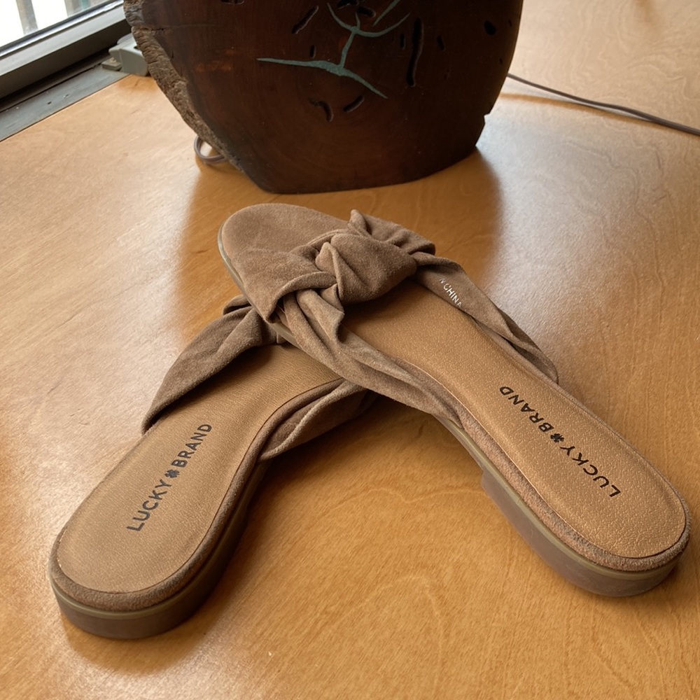NEW Lucky Brand Suede Flats - Picture 1 of 4